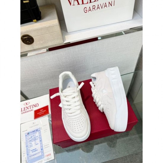 Popular overseas casual shoes 2023FW VALENTINO Popular overseas casual shoes 2023FW VALENTINO