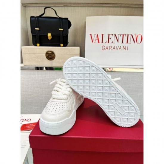Popular overseas casual shoes 2023FW VALENTINO Popular overseas casual shoes 2023FW VALENTINO