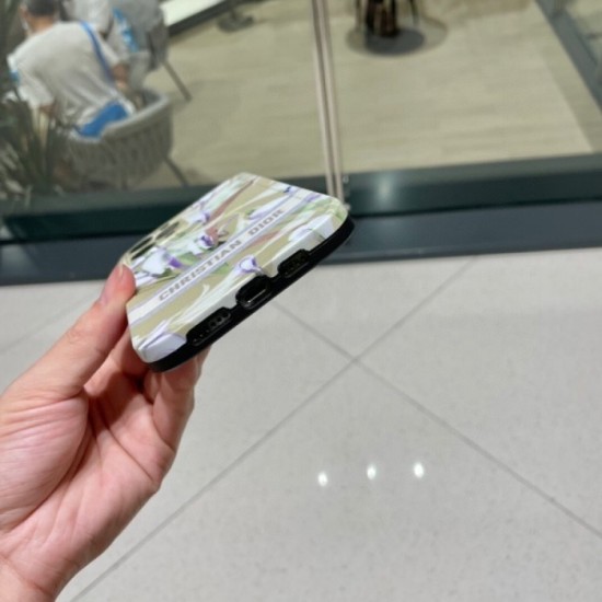 A feeling of fashion is a perfect score iphone carrying case 2023SS DIOR Dior A feeling of fashion is a perfect score iphone carrying case 2023SS DIOR Dior