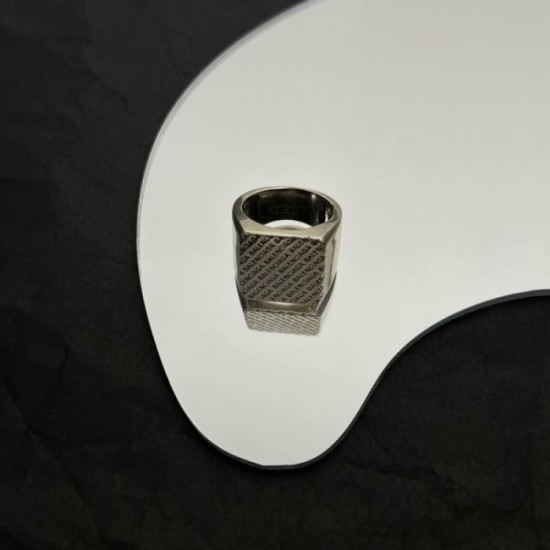 BALENCIAGA Balenciaga Ring 2023SS Items also published in magazines BALENCIAGA Balenciaga Ring 2023SS Items also published in magazines