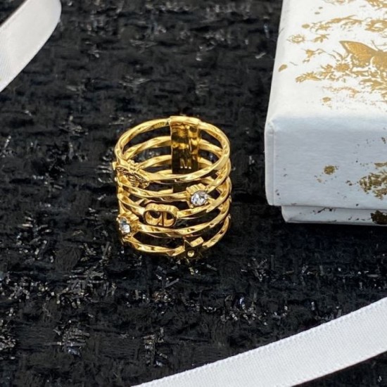 DIOR Dior New winter 2023FW ring that transcends borders and eras DIOR Dior New winter 2023FW ring that transcends borders and eras