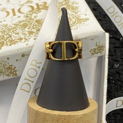 DIOR Dior 2023FW ring that will be useful for this fall/winter coordination