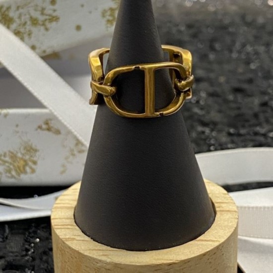 DIOR Dior 2023FW ring that will be useful for this fall/winter coordination DIOR Dior 2023FW ring that will be useful for this fall/winter coordination