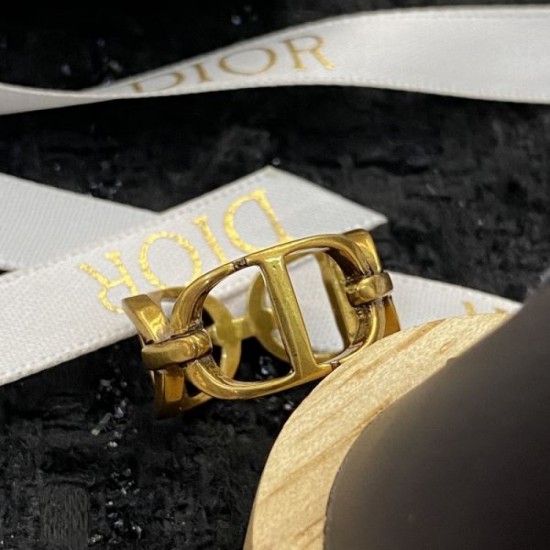 DIOR Dior 2023FW ring that will be useful for this fall/winter coordination DIOR Dior 2023FW ring that will be useful for this fall/winter coordination