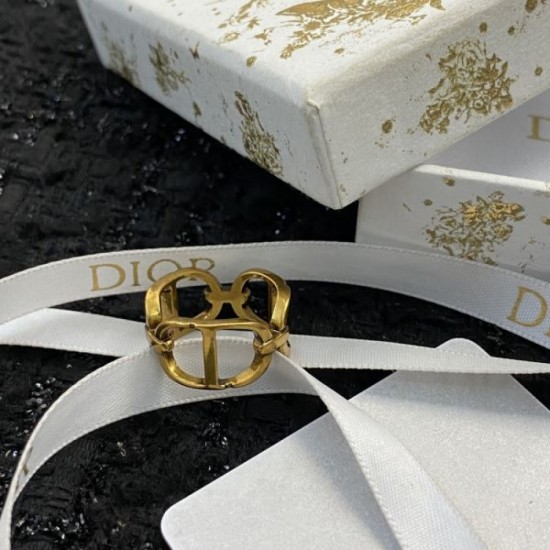DIOR Dior 2023FW ring that will be useful for this fall/winter coordination DIOR Dior 2023FW ring that will be useful for this fall/winter coordination