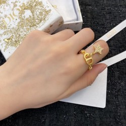 DIOR 2023FW ring that gives the impression of a fashionable expert