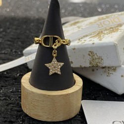DIOR 2023FW ring that gives the impression of a fashionable expert