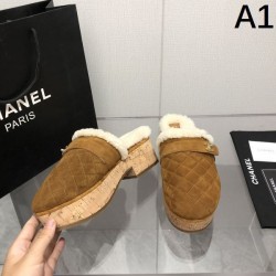 Check out the fall/winter trends Slippers 2023FW CHANEL