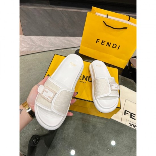 2023SS Mule An item that is very popular every year FENDI Fendi 2023SS Mule An item that is very popular every year FENDI Fendi