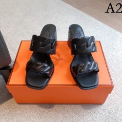 Perfect color for early spring Slippers 2023SS HERMES Hermes