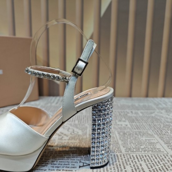 Don't miss this summer's new sandals 2023SS MIU MIU Don't miss this summer's new sandals 2023SS MIU MIU