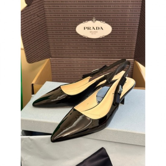 Wear sandals overflowing on the street 2023SS PRADA Prada Wear sandals overflowing on the street 2023SS PRADA Prada