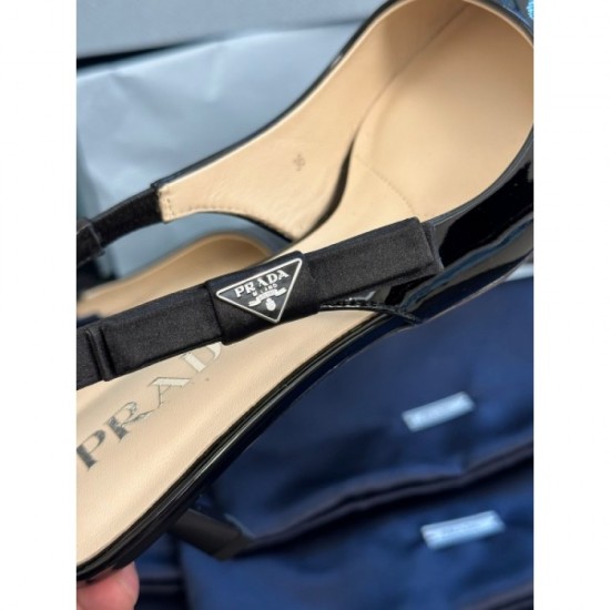 Wear sandals overflowing on the street 2023SS PRADA Prada Wear sandals overflowing on the street 2023SS PRADA Prada