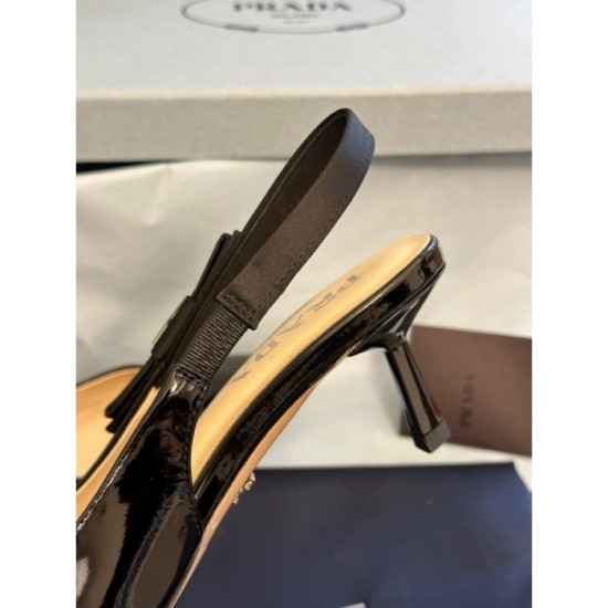 Wear sandals overflowing on the street 2023SS PRADA Prada Wear sandals overflowing on the street 2023SS PRADA Prada