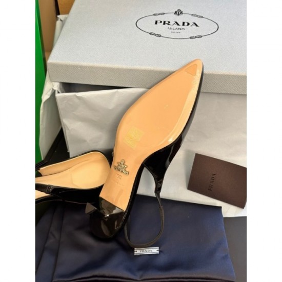 Wear sandals overflowing on the street 2023SS PRADA Prada Wear sandals overflowing on the street 2023SS PRADA Prada
