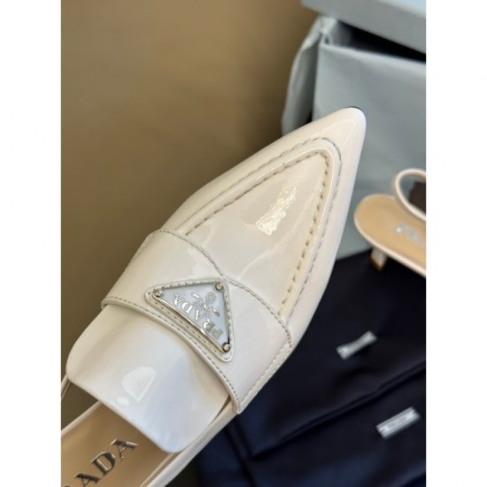 Favorite sandals from celebrities and entertainers 2023SS PRADA Prada Favorite sandals from celebrities and entertainers 2023SS PRADA Prada