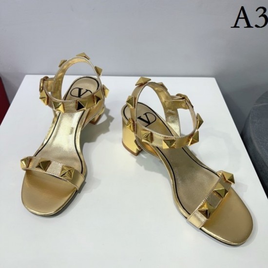 2023SS Sandals Attracting Eyes VALENTINO Valentino 2023SS Sandals Attracting Eyes VALENTINO Valentino