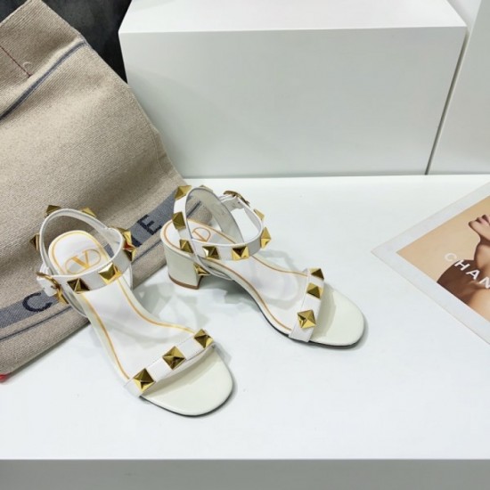 2023SS Sandals Attracting Eyes VALENTINO Valentino 2023SS Sandals Attracting Eyes VALENTINO Valentino