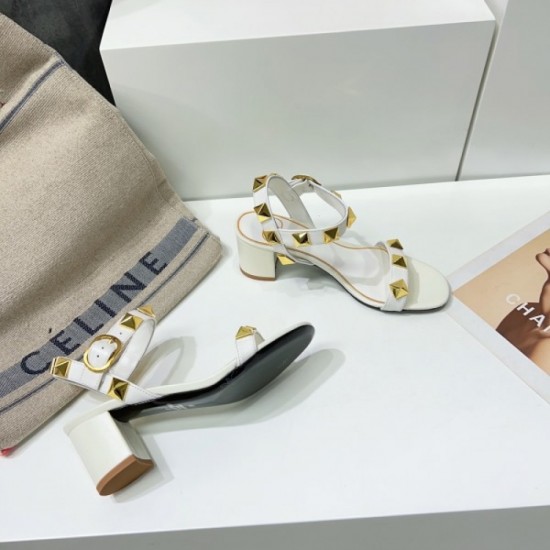 2023SS Sandals Attracting Eyes VALENTINO Valentino 2023SS Sandals Attracting Eyes VALENTINO Valentino