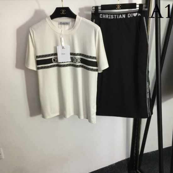 This summer's latest popular sale short-sleeved T-shirt + slit skirt top and bottom set 2023SS DIOR Dior This summer's latest popular sale short-sleeved T-shirt + slit skirt top and bottom set 2023SS DIOR Dior