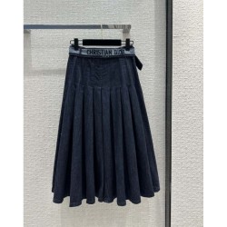 DIOR Dior 2023FW Pleated skirt The latest trend that enhances the autumn and winter mood
