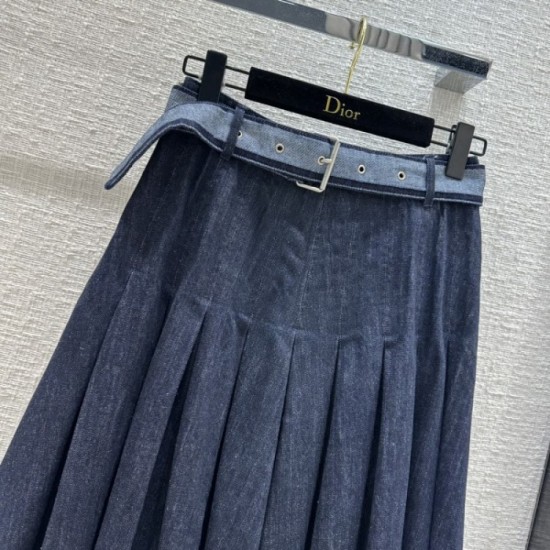 DIOR Dior 2023FW Pleated skirt The latest trend that enhances the autumn and winter mood DIOR Dior 2023FW Pleated skirt The latest trend that enhances the autumn and winter mood