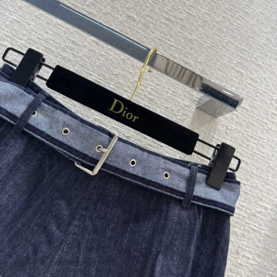 DIOR Dior 2023FW Pleated skirt The latest trend that enhances the autumn and winter mood DIOR Dior 2023FW Pleated skirt The latest trend that enhances the autumn and winter mood