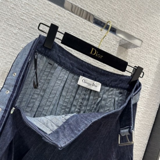 DIOR Dior 2023FW Pleated skirt The latest trend that enhances the autumn and winter mood DIOR Dior 2023FW Pleated skirt The latest trend that enhances the autumn and winter mood