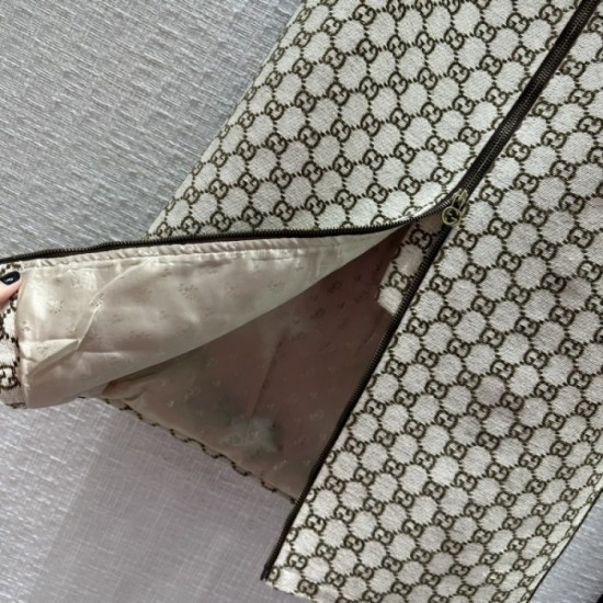GUCCI Gucci 2023FW half skirt Elegant and neat, excellent sensitivity GUCCI Gucci 2023FW half skirt Elegant and neat, excellent sensitivity