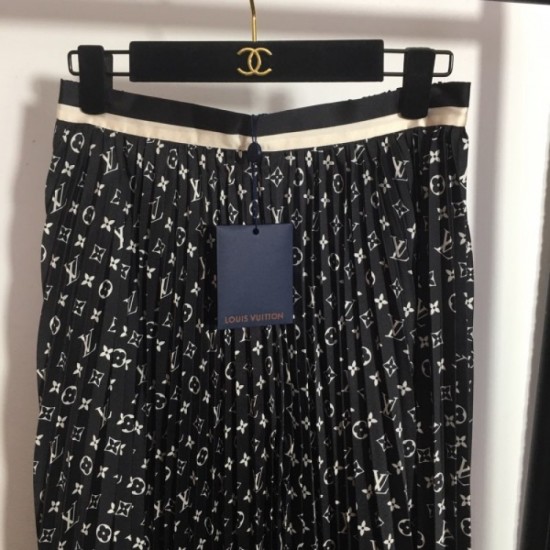 LOUIS VUITTON Louis Vuitton shining luxury perfect score 2023SS pleated skirt LOUIS VUITTON Louis Vuitton shining luxury perfect score 2023SS pleated skirt