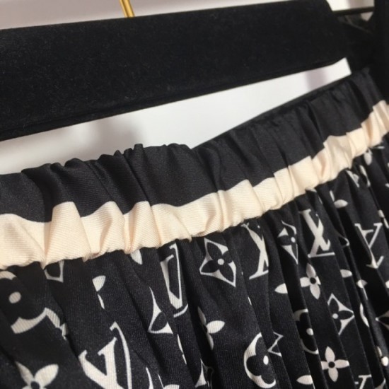 LOUIS VUITTON Louis Vuitton shining luxury perfect score 2023SS pleated skirt LOUIS VUITTON Louis Vuitton shining luxury perfect score 2023SS pleated skirt