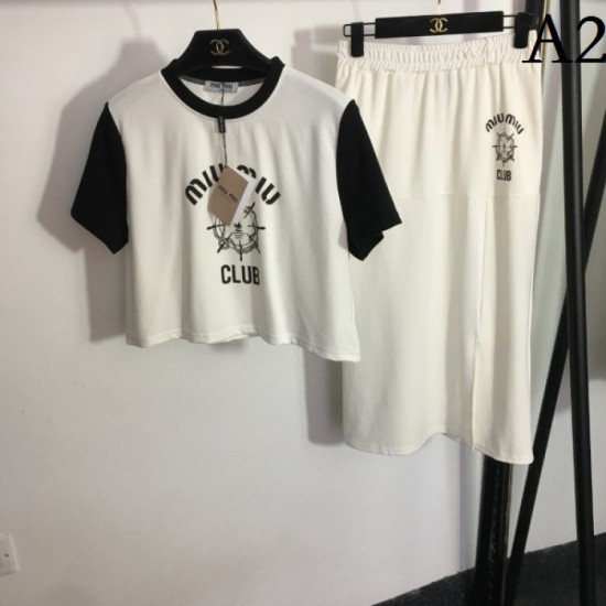 Attractive point Short-sleeved T-shirt + slit skirt top and bottom set 2023SS MIU MIU Attractive point Short-sleeved T-shirt + slit skirt top and bottom set 2023SS MIU MIU