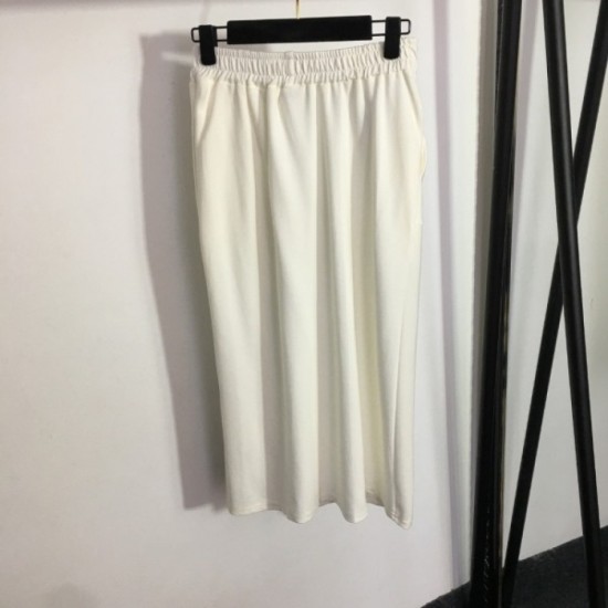 Attractive point Short-sleeved T-shirt + slit skirt top and bottom set 2023SS MIU MIU Attractive point Short-sleeved T-shirt + slit skirt top and bottom set 2023SS MIU MIU