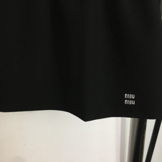 This year's big trend skirt 2023SS MIU MIU Miu Miu This year's big trend skirt 2023SS MIU MIU Miu Miu