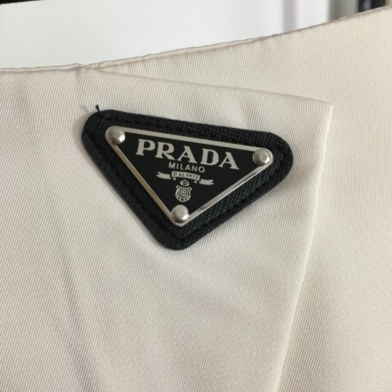 PRADA Prada 2023SS slit skirt summer new product sold out soon PRADA Prada 2023SS slit skirt summer new product sold out soon