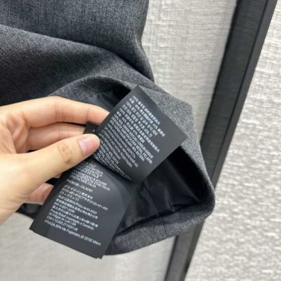 2023FW PRADA Prada new winter dress that you can't take your eyes off of 2023FW PRADA Prada new winter dress that you can't take your eyes off of