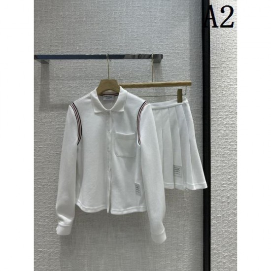 2023FW exercise set THOM BROWNE now available at new price! 2023FW exercise set THOM BROWNE now available at new price!
