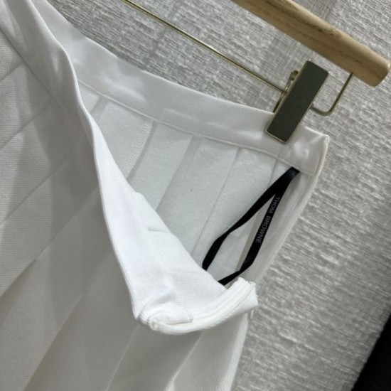 2023FW exercise set THOM BROWNE now available at new price! 2023FW exercise set THOM BROWNE now available at new price!