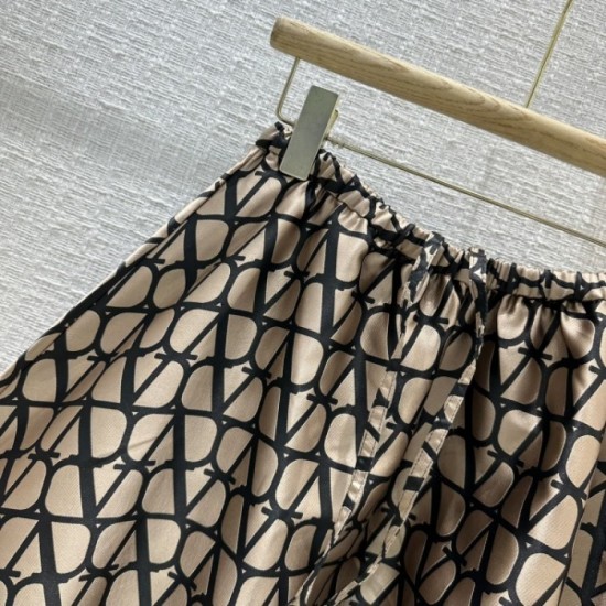 Favorite classy skirt 2023SS VALENTINO Valentino Favorite classy skirt 2023SS VALENTINO Valentino