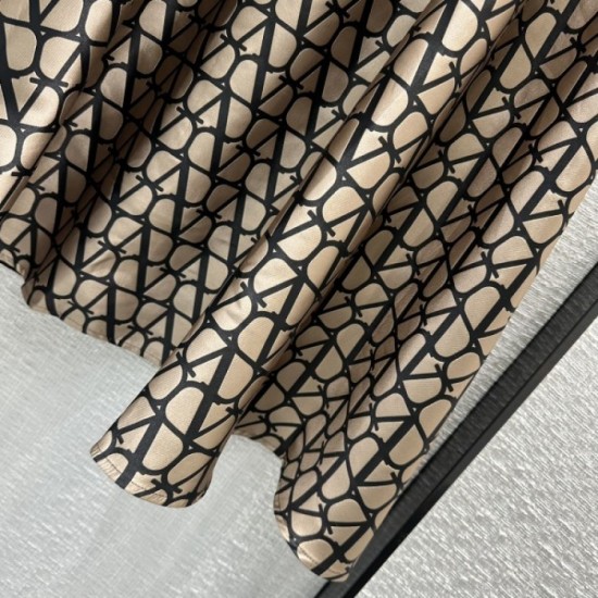 Favorite classy skirt 2023SS VALENTINO Valentino Favorite classy skirt 2023SS VALENTINO Valentino