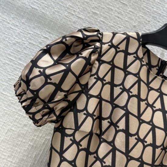 A lot of celebrities love one piece 2023SS VALENTINO Valentino A lot of celebrities love one piece 2023SS VALENTINO Valentino