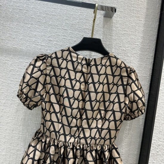 A lot of celebrities love one piece 2023SS VALENTINO Valentino A lot of celebrities love one piece 2023SS VALENTINO Valentino