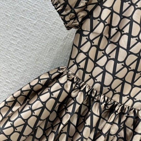 A lot of celebrities love one piece 2023SS VALENTINO Valentino A lot of celebrities love one piece 2023SS VALENTINO Valentino