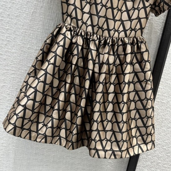 A lot of celebrities love one piece 2023SS VALENTINO Valentino A lot of celebrities love one piece 2023SS VALENTINO Valentino