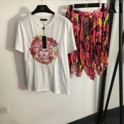 Satisfying new summer short-sleeved T-shirt + pleated skirt top and bottom set 2023SS VERSACE Versace