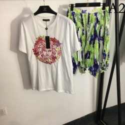 Satisfying new summer short-sleeved T-shirt + pleated skirt top and bottom set 2023SS VERSACE Versace