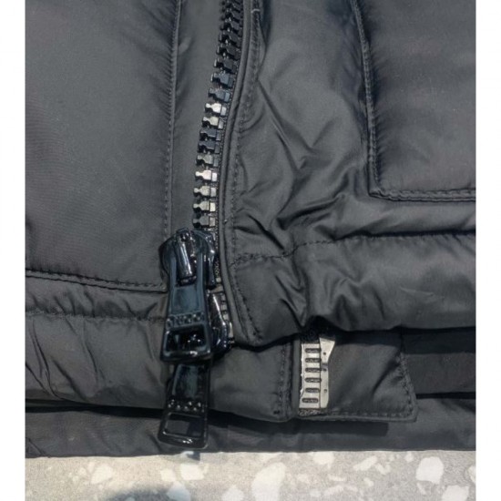 GUCCI Gucci Down Jacket 2023FW Very many users GUCCI Gucci Down Jacket 2023FW Very many users