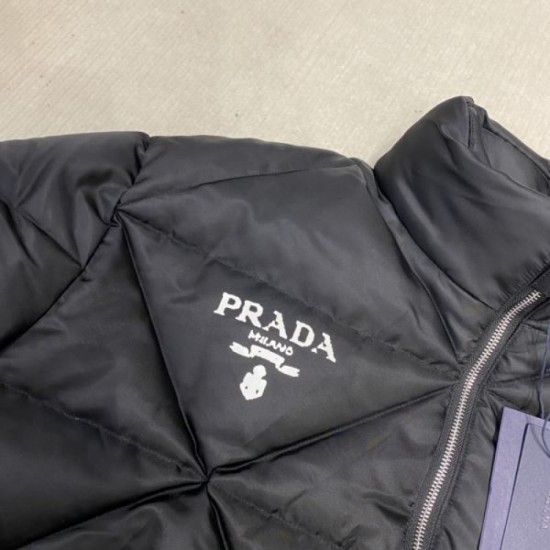 PRADA Down Jacket 2023FW Fashion Trends PRADA Down Jacket 2023FW Fashion Trends
