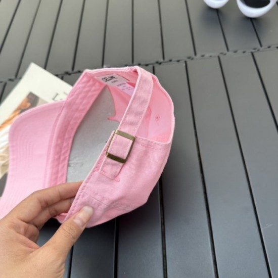 2023SS CELINE Celine hat gives a casual feeling 2023SS CELINE Celine hat gives a casual feeling