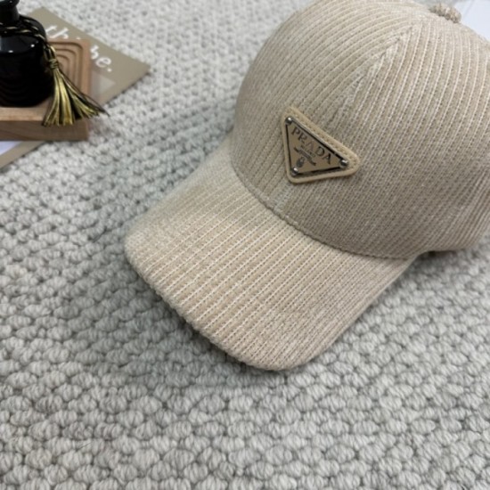 2023FW Hat Transformed into a beautiful outfit PRADA Prada 2023FW Hat Transformed into a beautiful outfit PRADA Prada